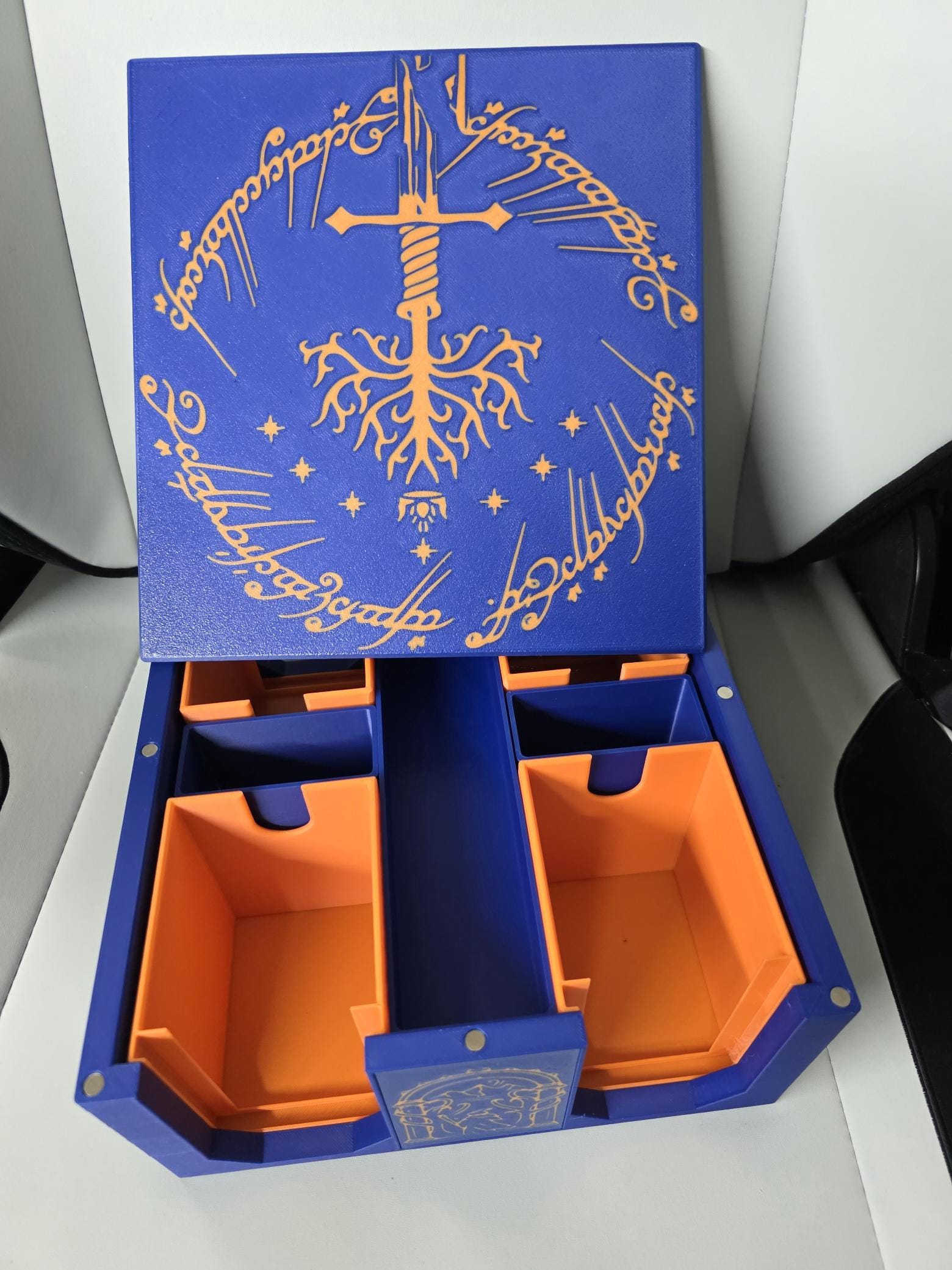 MTG Commander Deck Box – Holds 100+ Cards – Dice & Token Storage – Magnetic Lid – Premium 3D Printed Case LOTR Inspired Design
