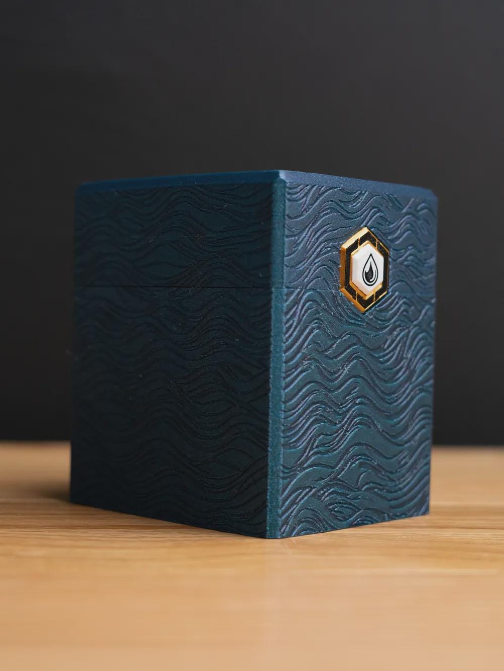 Island MTG Commander Deck Box: Magnetic Closure, 100 Double Sleeved Cards