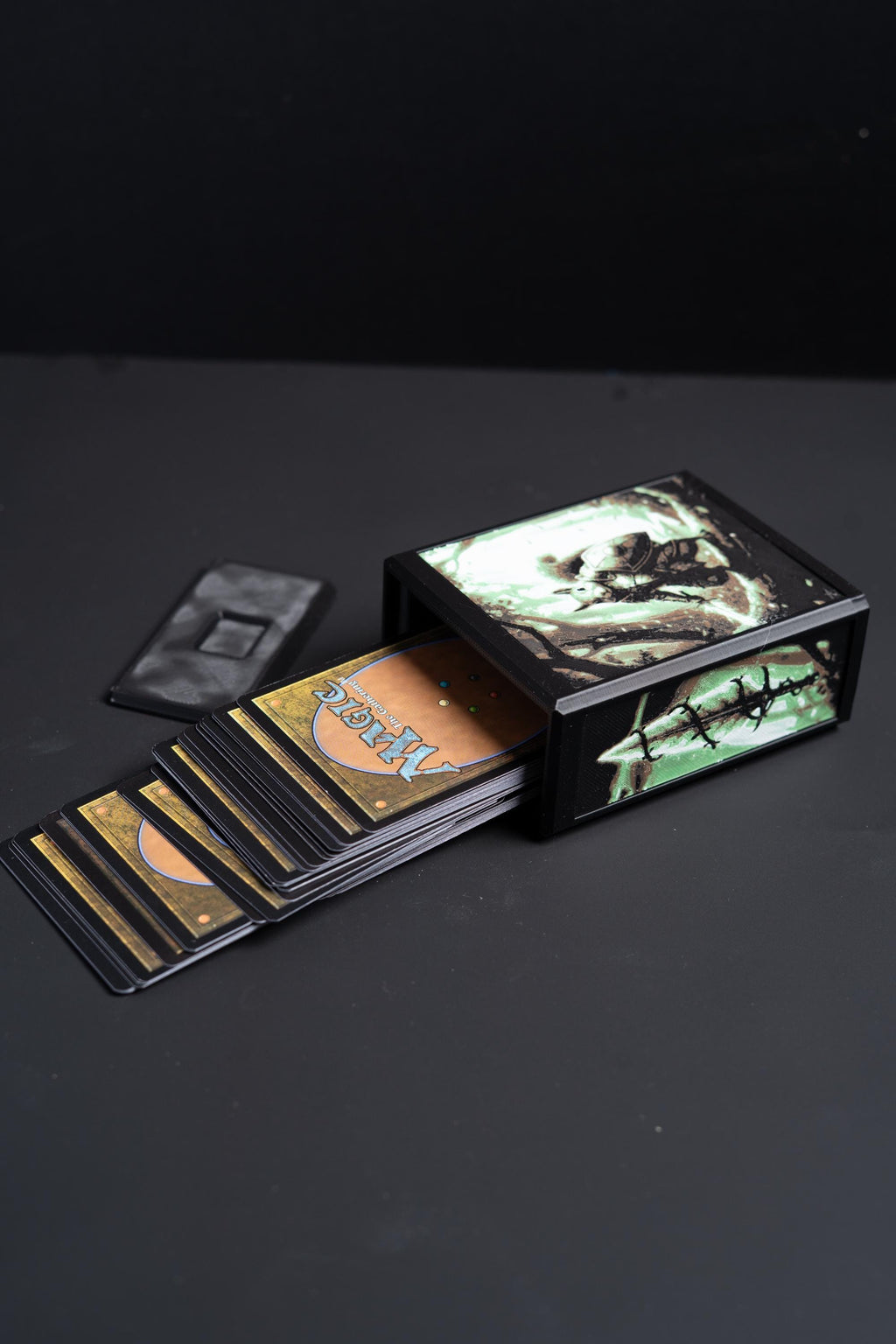 MTG Squirrel Sword Deck Box - 70 Unsleeved Cards