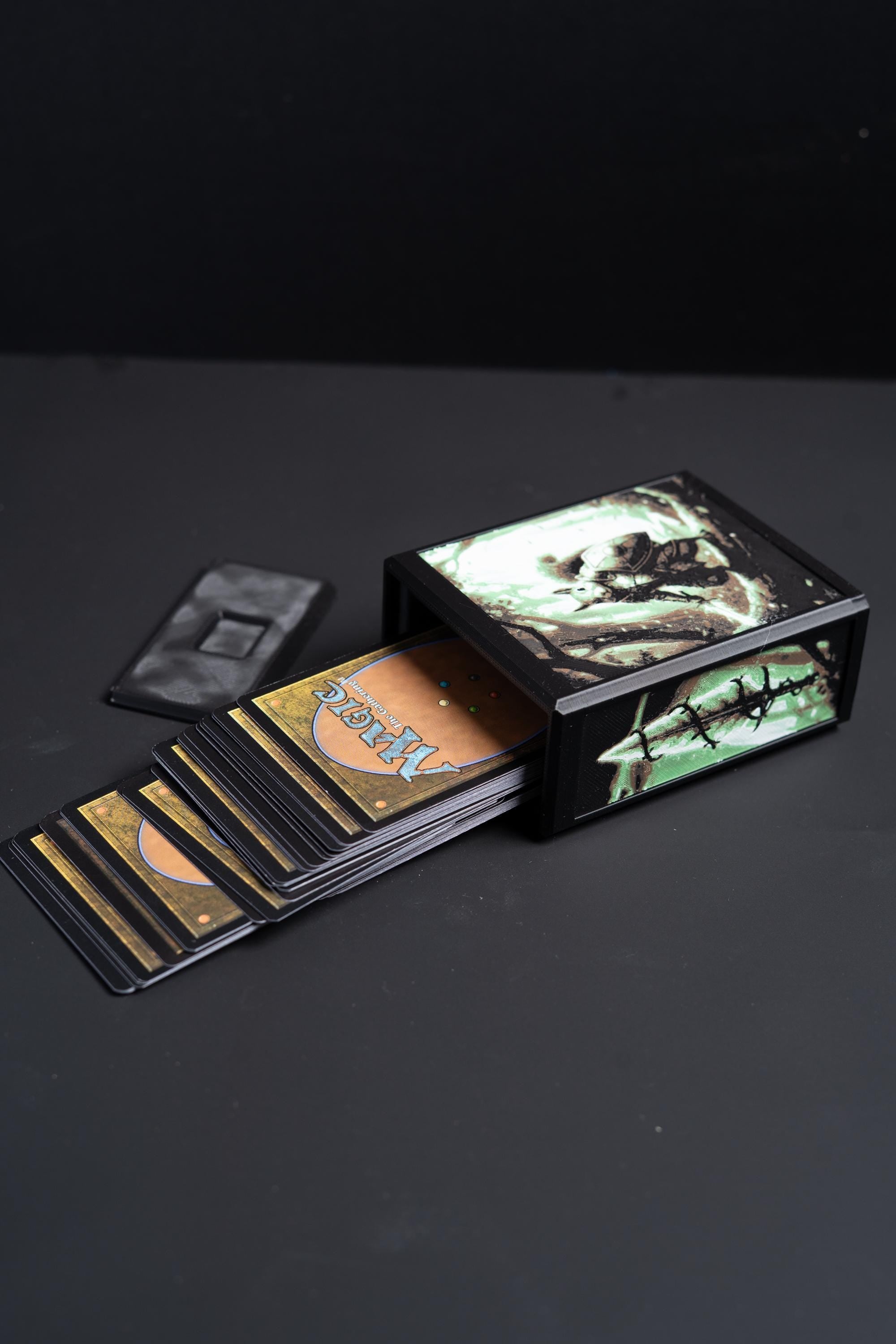 MTG Squirrel Sword Deck Box - 70 Unsleeved Cards